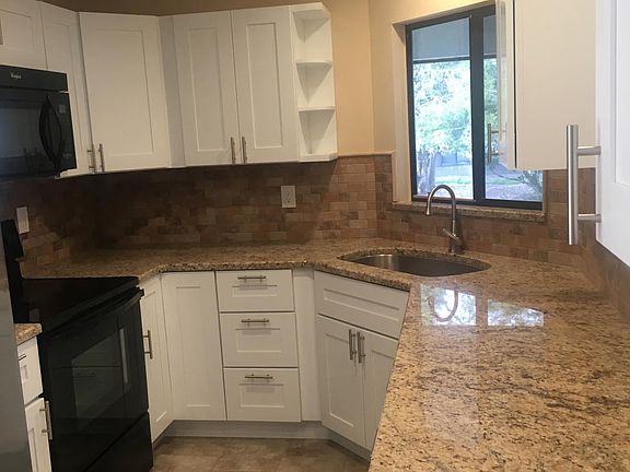3rd image of 3 Lake Forest Pl