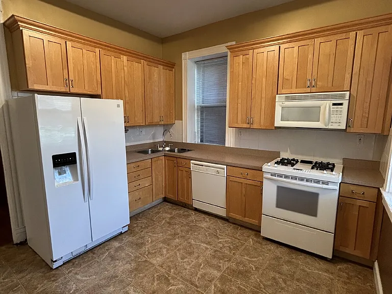 2304 Russell Blvd #1E — Photo 4