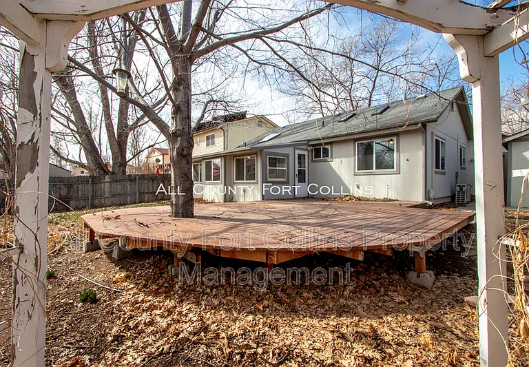 2730 Hanover Dr — Photo 25
