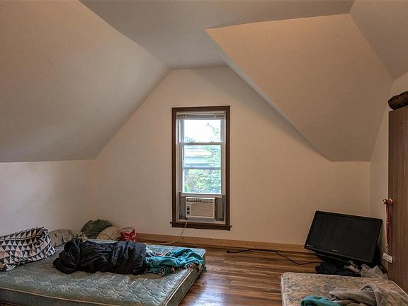 3rd image of 110 Wisconsin St #110.5