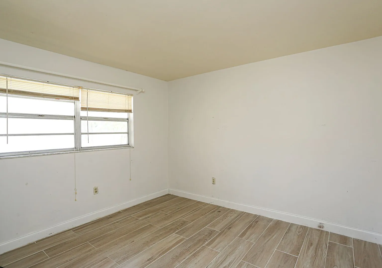 **New Pictures 2 Bed/1 Bath Unit** Sunrise Villas ** Pet Friendly ** Close To I-75 ** — Photo 4