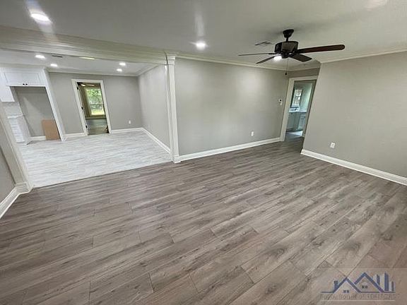 5th image of 405 Broadmoor Ave