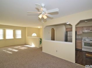 37 W 8th St, Ronkonkoma, NY 11779