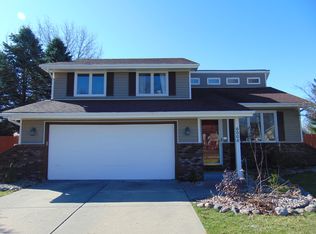 8008 Oakwood Dr, Urbandale, IA 50322