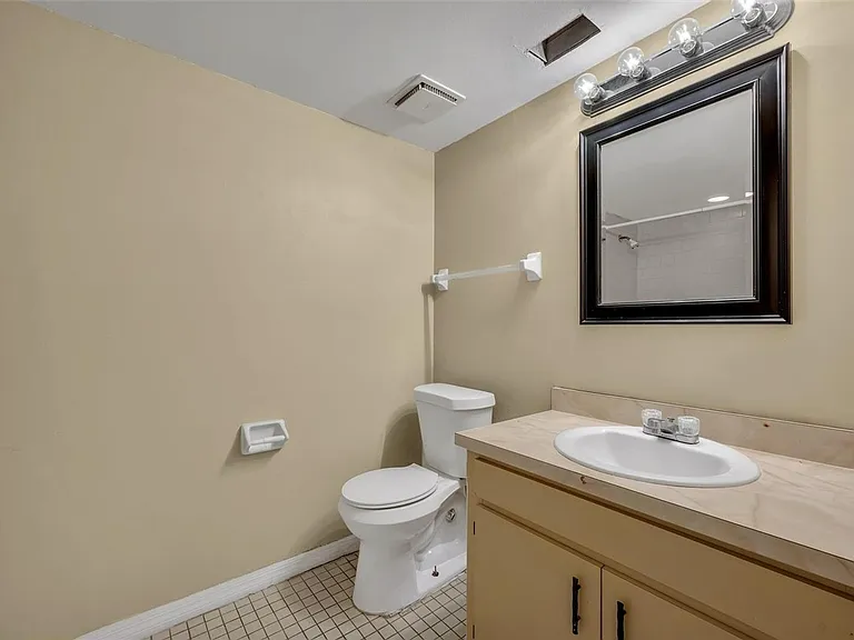 932 Robinhood Ct — Photo 14
