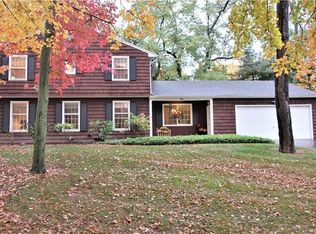 1 Warwick Dr, Fairport, NY 14450