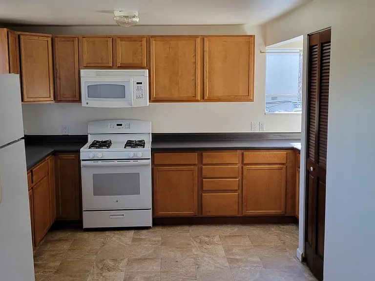 1001 1st Ave NW — Photo 3