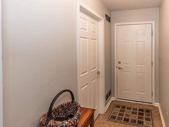3rd image of 13847 Waycross Dr