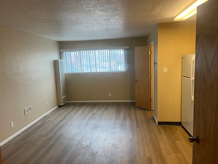 Quality, Updated Studio Apartments in Great North UNM Community — Photo 22