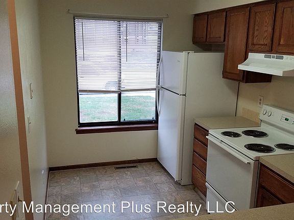 4th image of 1919 Meadow Dr APT 3