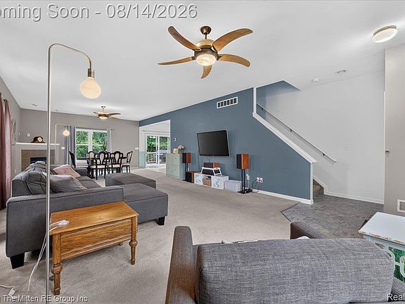 5th image of 42116 Richmond Dr