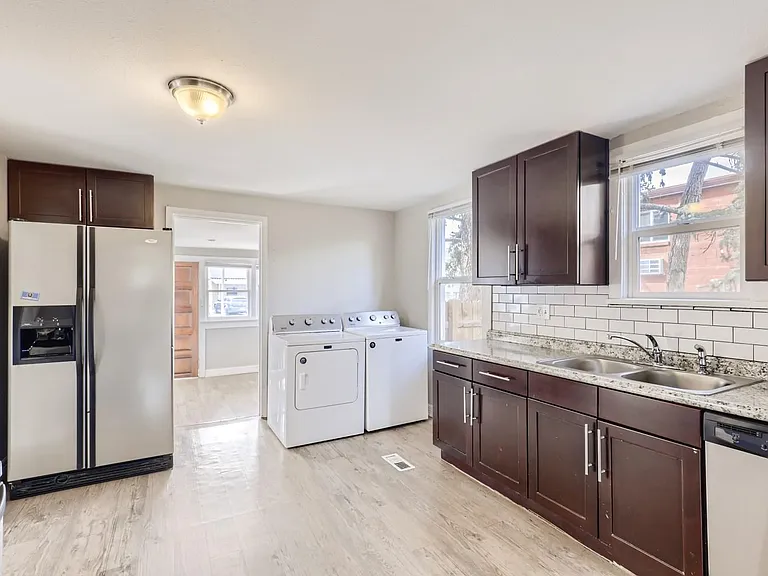 1446 N Valentia St — Photo 3
