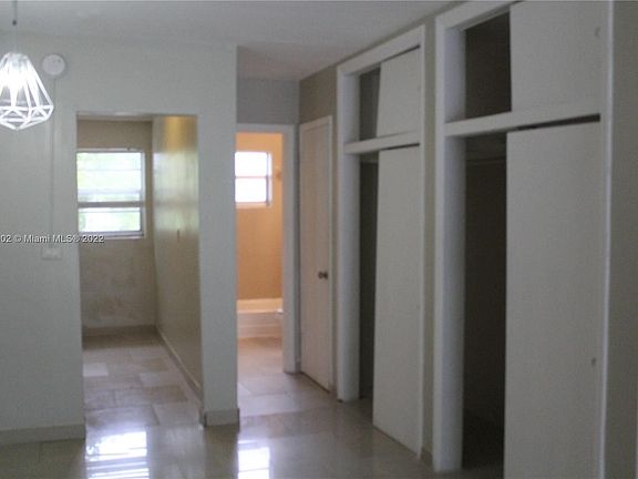 3rd image of 1685 Jefferson Ave APT 20