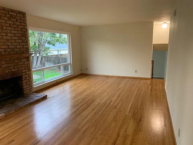 3 bed, 2.5 bath, 1636 sqft, $5,300 — Photo 4