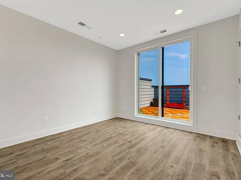 11247 Beaker St — Photo 30