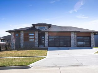 9412 Foxtail Cir, Norwalk, IA 50211