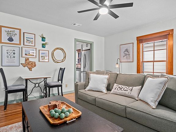 4th image of 109 E College St