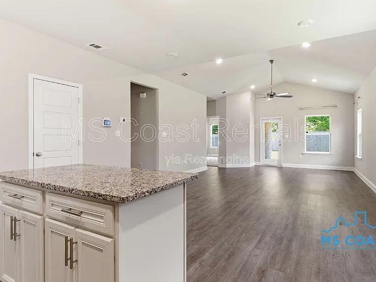 5723 Overland Dr — Photo 14