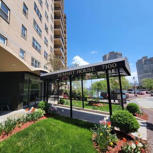 7100 Boulevard East APT 11K, Guttenberg, NJ, 07093