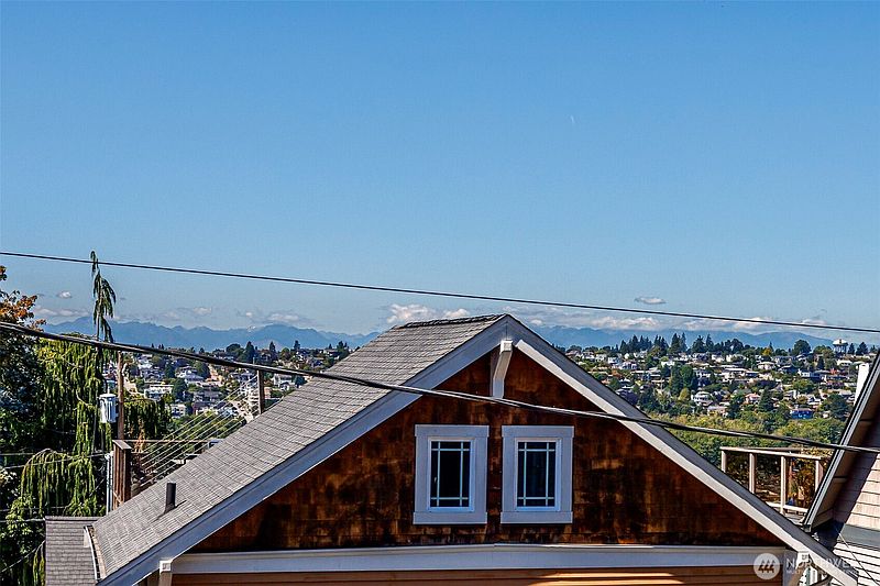 3rd image of 1909 10th Avenue W #201