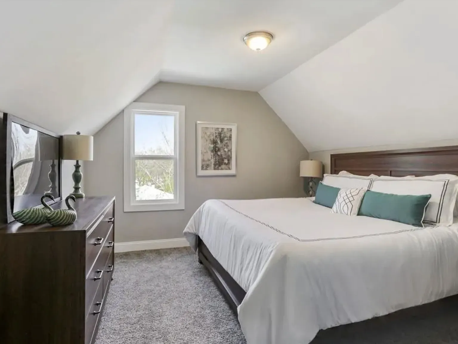 3 bed, 1364 sqft, $2,100 — Photo 3