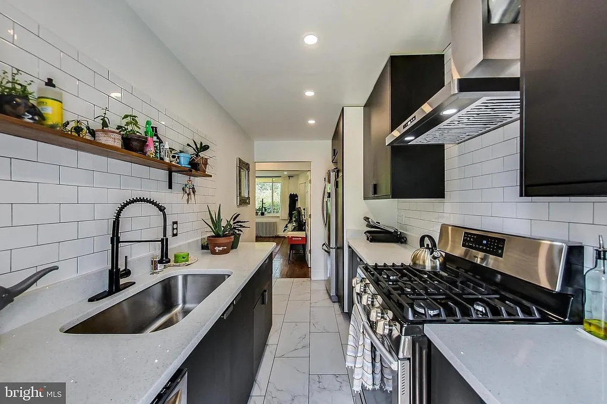 Building Photo - 213 Hawaii Ave NE #1