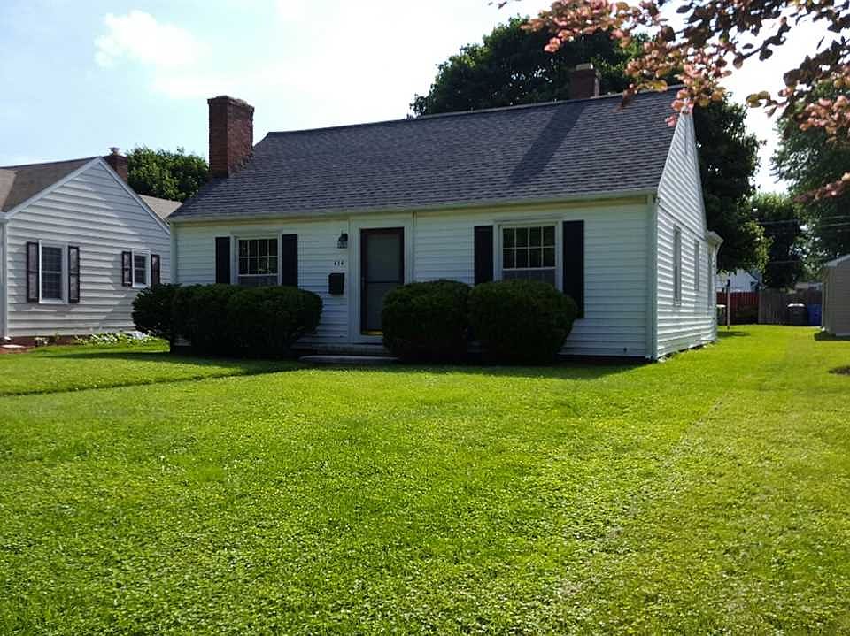 1st image of 414 Elliott Ct