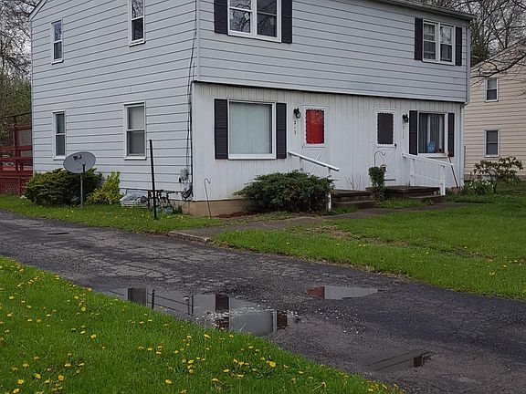 2nd image of 216 Roberts St