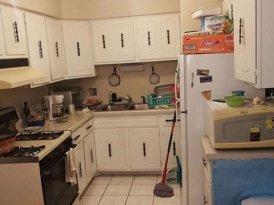 2nd image of 935 Westmoreland Dr APT 1