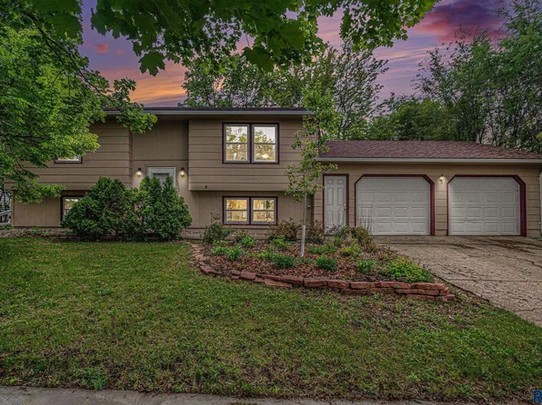 1025 NW 7th St, Madison, SD 57042