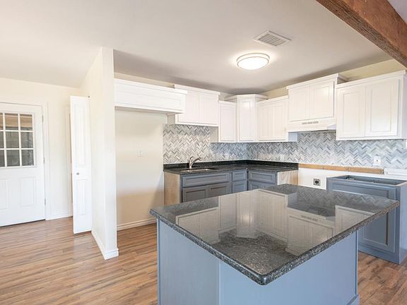 3rd image of 2912 N Huntington Ave