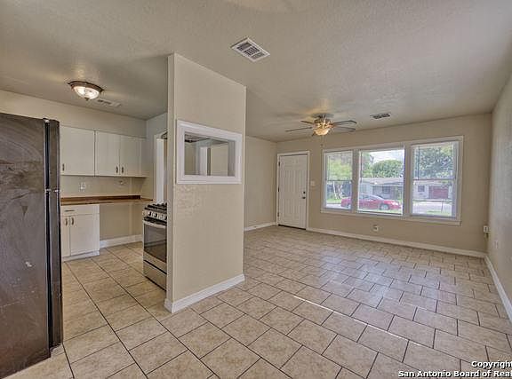4th image of 241 Pollydale Ave