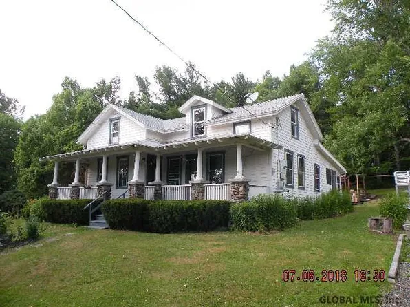 12 Crowley Way, Averill Park, NY 12018