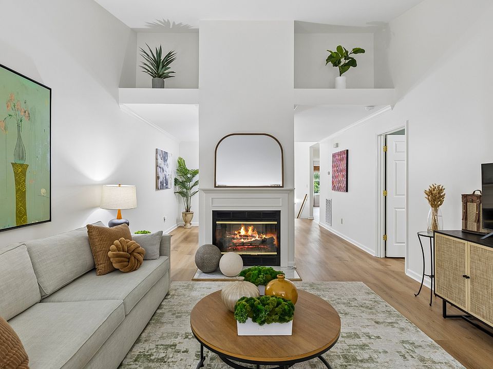 1st image of 137 Pepper Ridge Cir