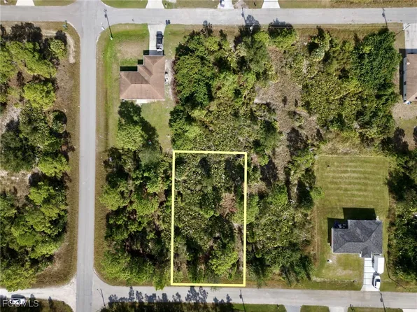 3216 41st St W, Lehigh Acres, FL 33971