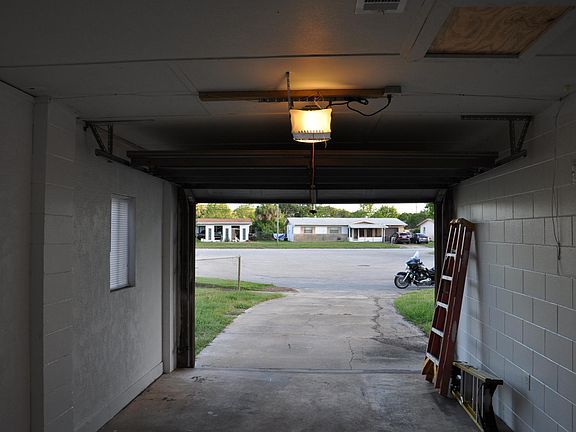 3rd image of 3050 Adelma Ct