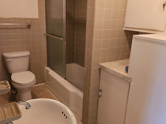 4th image of 215 Fairson Ave