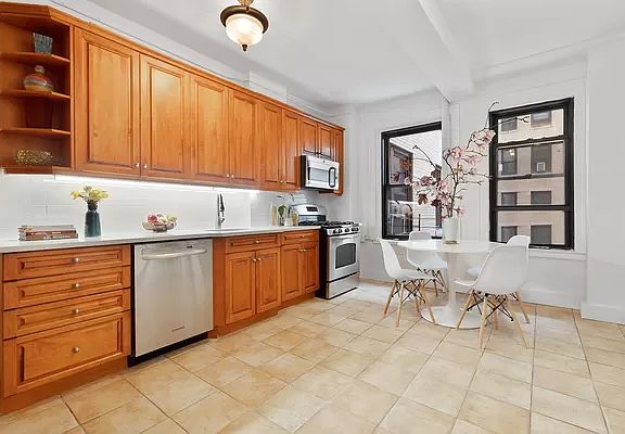 5th image of 135 Eastern Pkwy APT 5I
