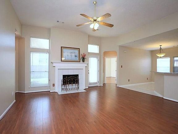 4th image of 834 Featherbrook Ct