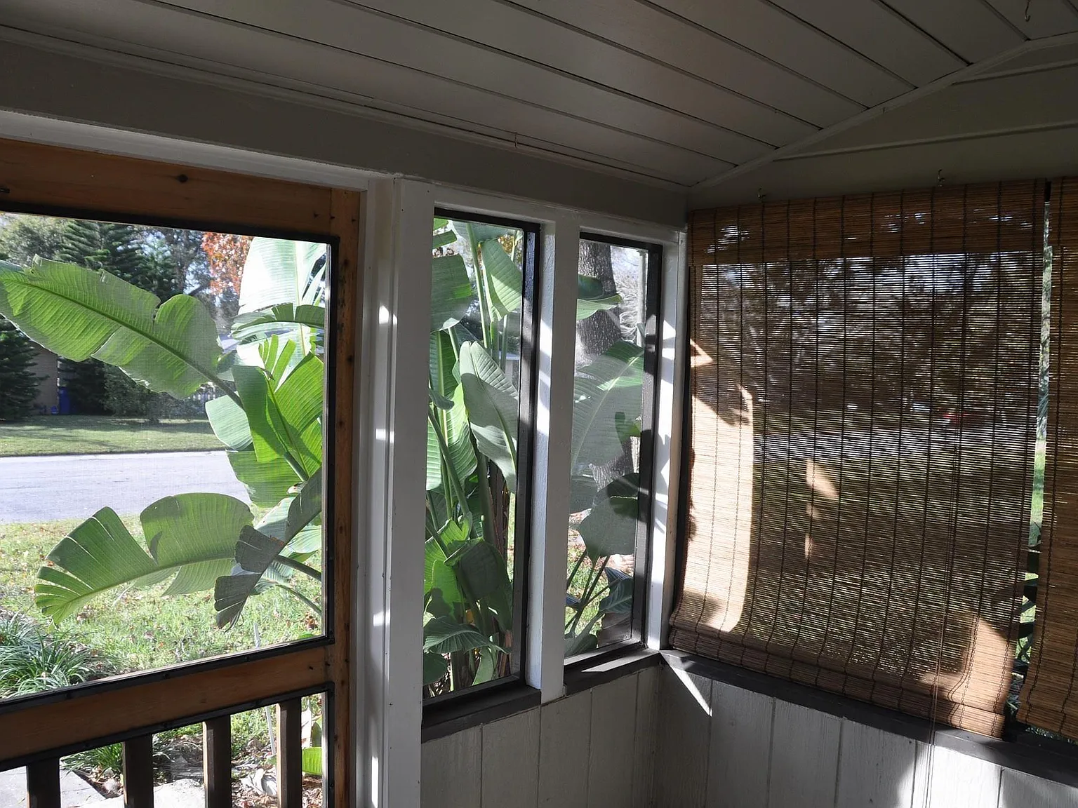 1592 Magnolia Dr — Photo 2