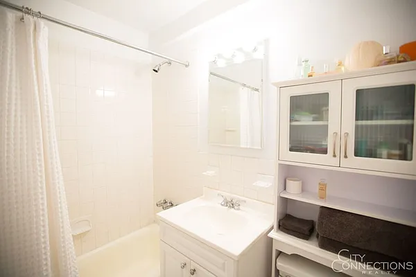 Rented by City Connections Realty | media 16