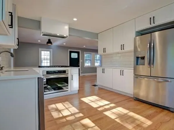 81 Lakehurst Ave, Weymouth, MA 02189