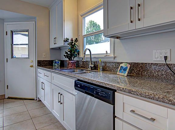 5th image of 2714 Heather Heights Ave
