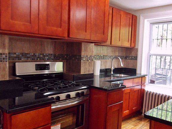 2nd image of 107A Halsey St APT 1