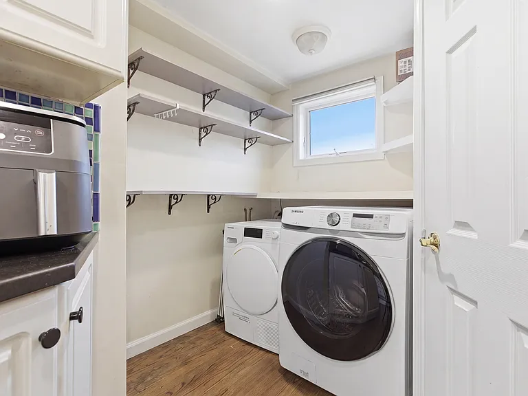 245 W 5th St #4 — Photo 10