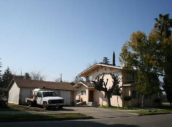 3rd image of 600 W Yosemite Ave