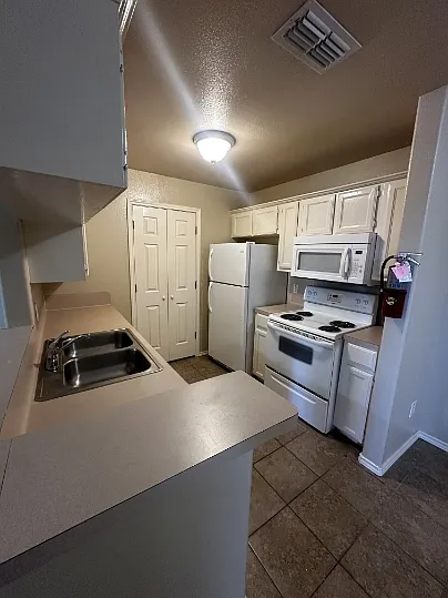 Redbud Place Apartments — Photo 20