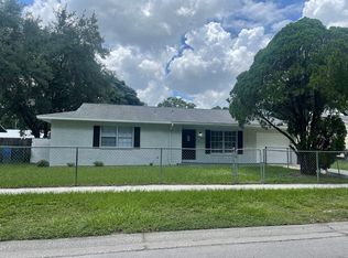 1211 Oakhill St, Seffner, FL 33584