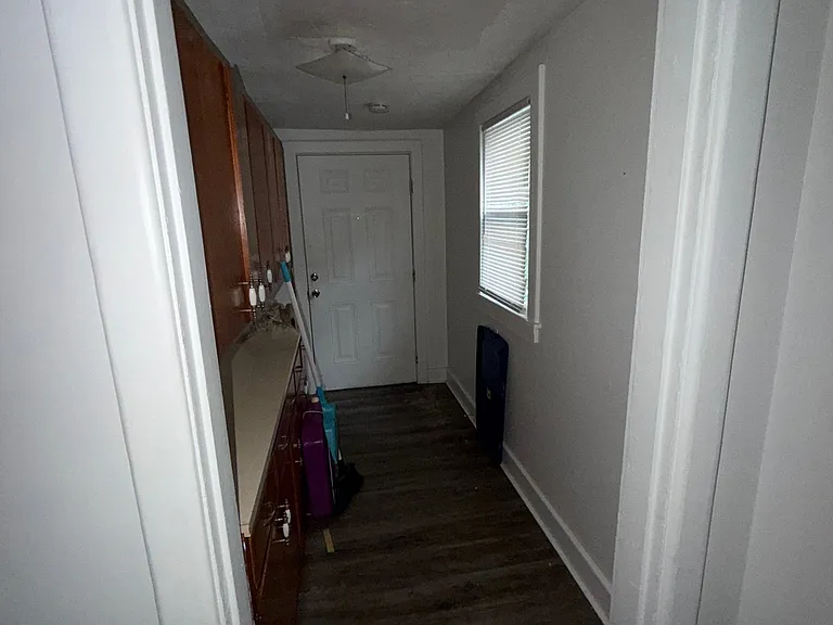 549 Beecher St — Photo 7