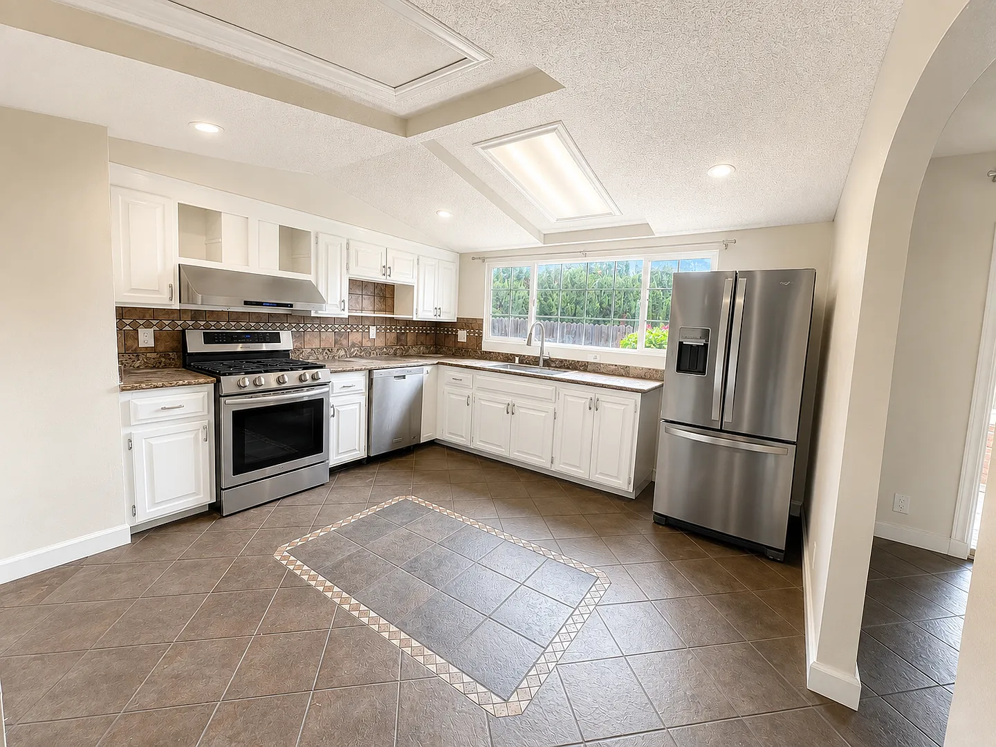 Single Family 3 Bedroom is good size — Photo 3